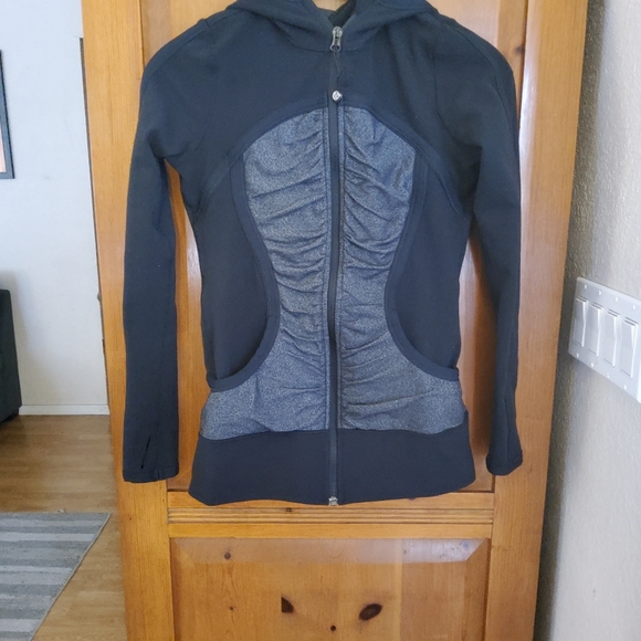 lululemon athletica Jackets & Blazers - lululemon athletica Black Omega Jacket Size 6 GUC